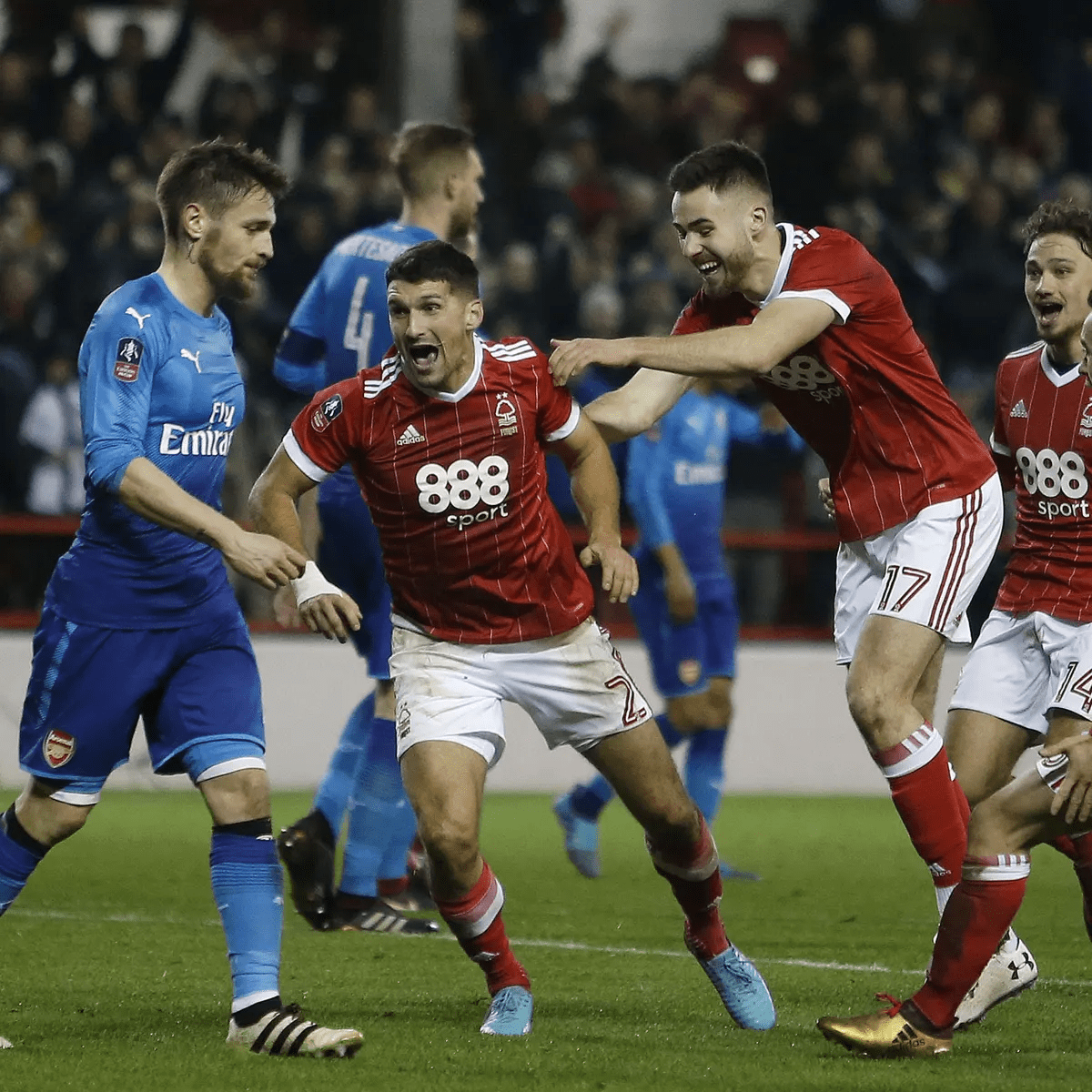 琼斯不仅需 琼斯不仅需